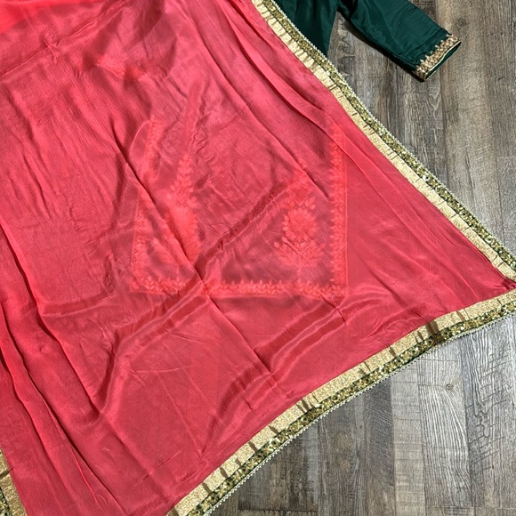 Green and Pink Salwar Kameez Suit - Picture 2 of 8